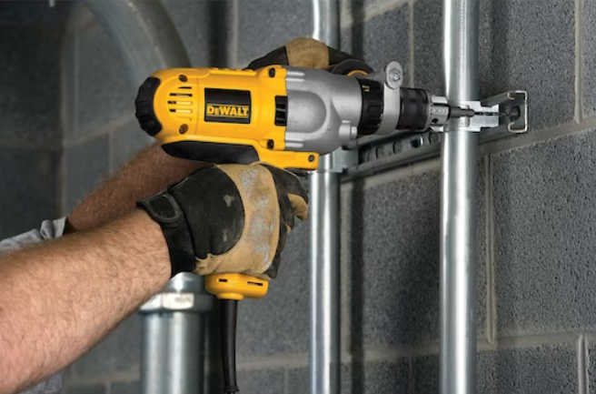 DWD525K 1/2 in. VSR™ Mid-Handle Grip Hammer Drill Kit 2