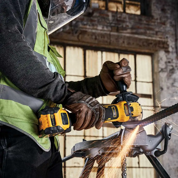 DEWALT 18V BRUSHLESS 1 X 6.0AH 125MM ANGLE GRINDER KIT DCG416T1-XE 3